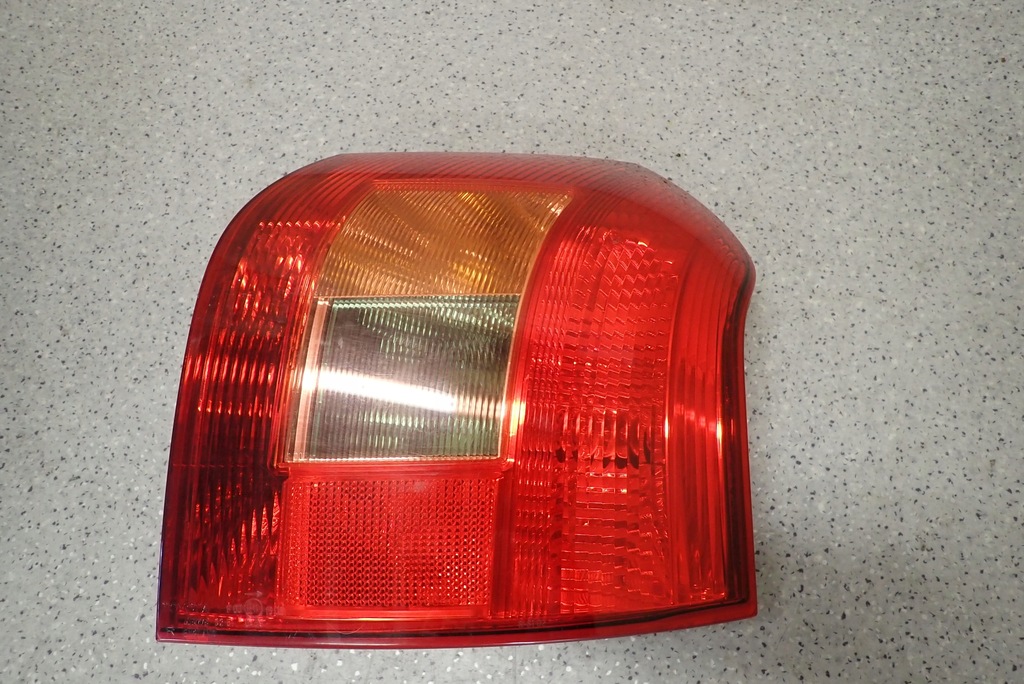 фото №5, Toyota corolla e12 hb 02-04 лампа задняя правая eu