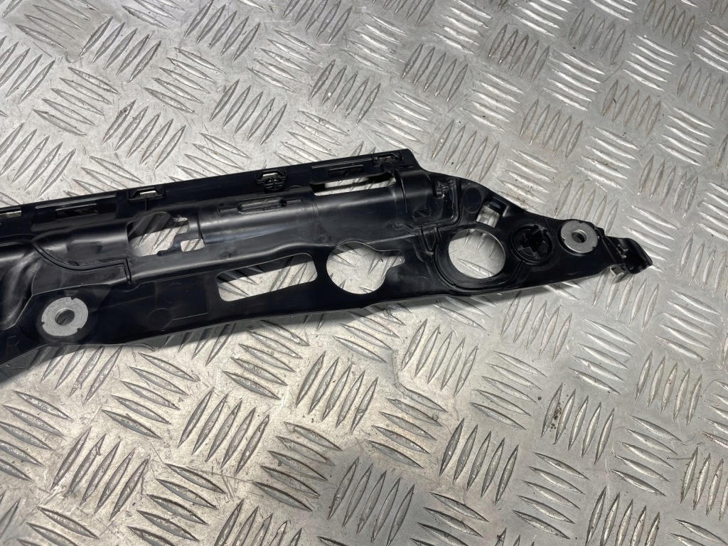 Купить Bmw g22 g82 кронштейн  кронштейн дверь правых 7944186