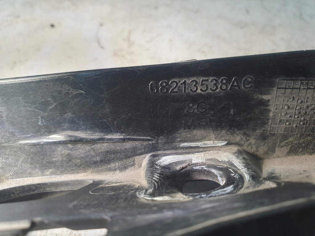 Oryg charger lift 15- направляющая бампера перед левый 68213538ac Недорого