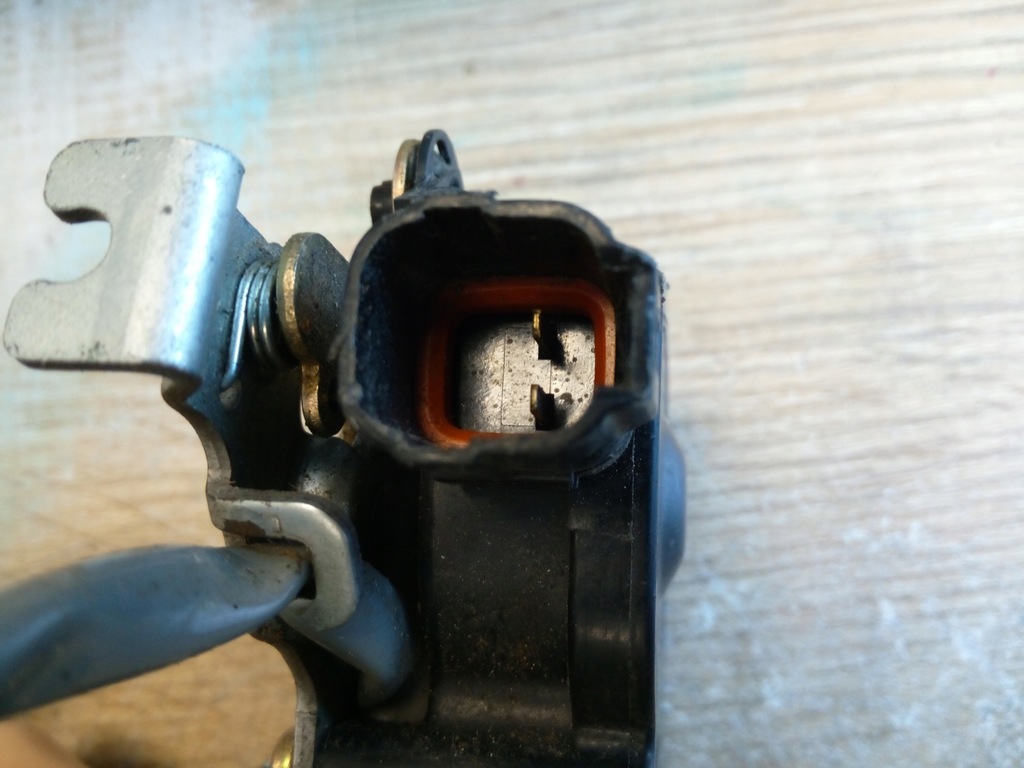 фото №6, Замок крышки toyota corolla verso i '02-04 oryg.