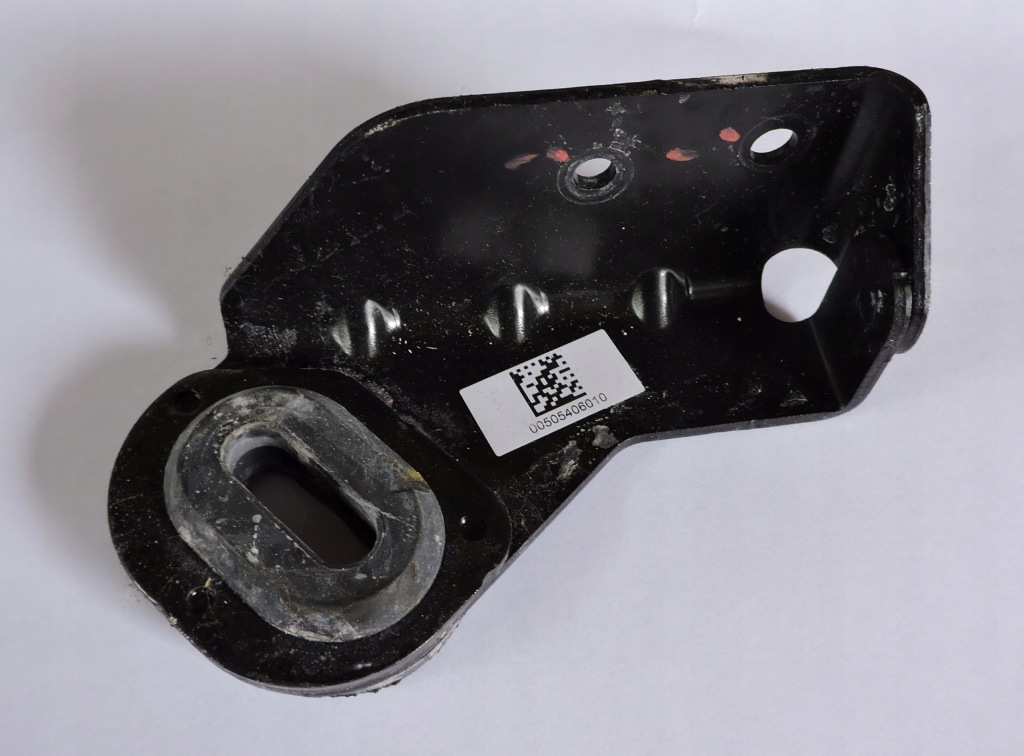 фото №2, Кронштейн нижний радиатора левый alfa romeo stelvio