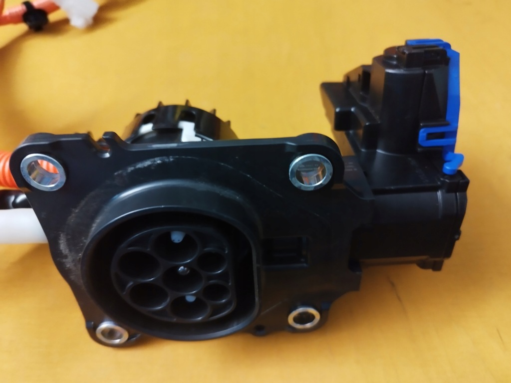 фото №1, Toyota prius разъём зарядки phev оригинал