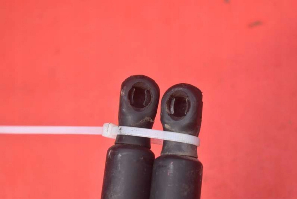 фото №5, Привід амортизатори кришки 2k0827550 vw caddy 3 iii 2k 04-10