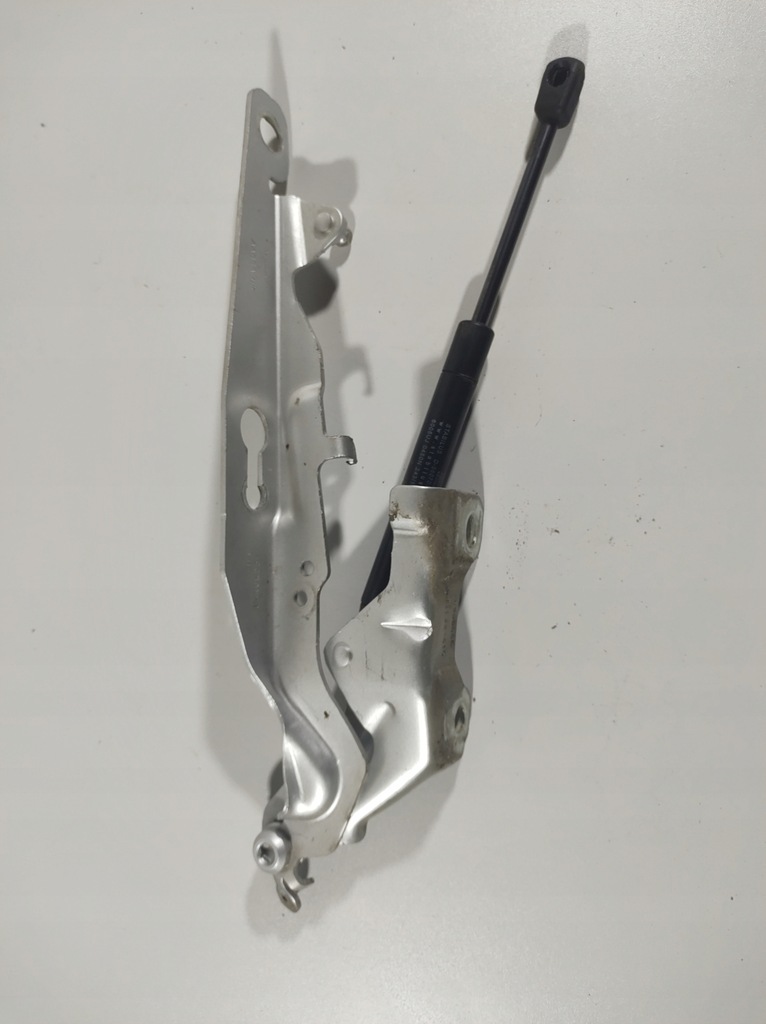 фото №1, Volvo v70 15r- петля капот левый