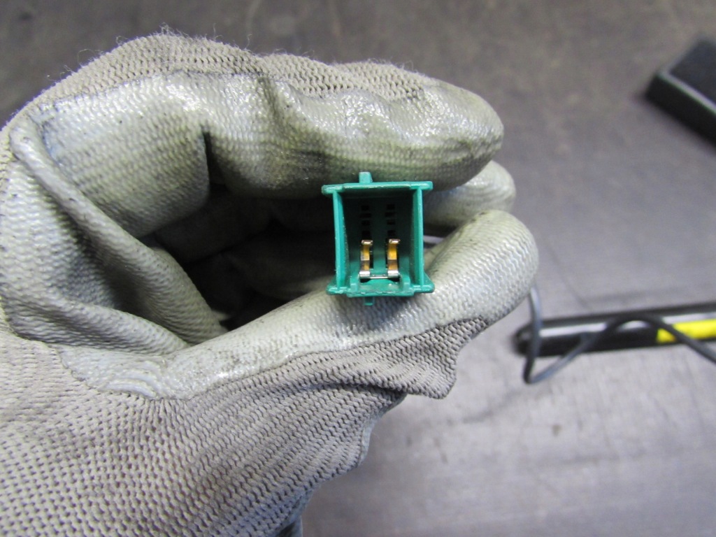 фото №8, Клипса поперечина правый перед opel zafira b 04-14r 1327491