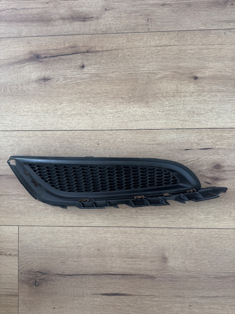 Купити Opel insignia a lift решітка бампера права перед 906200028