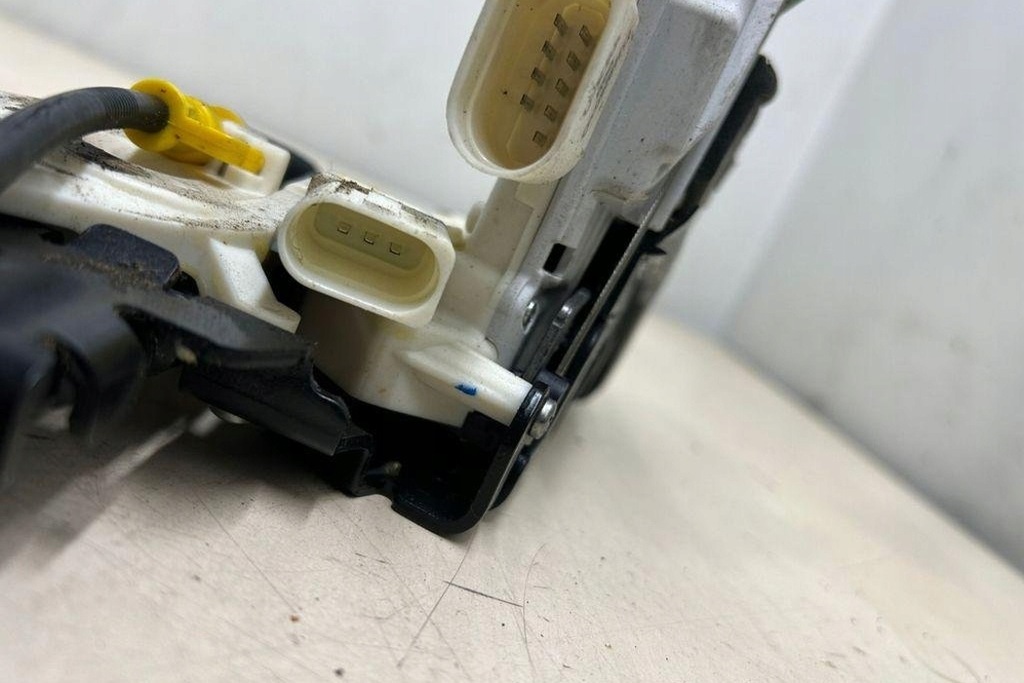 фото №10, Замок задних правых дверь audi a8 d2 4d2, 4d8 4h0839016d 3.0l дизель