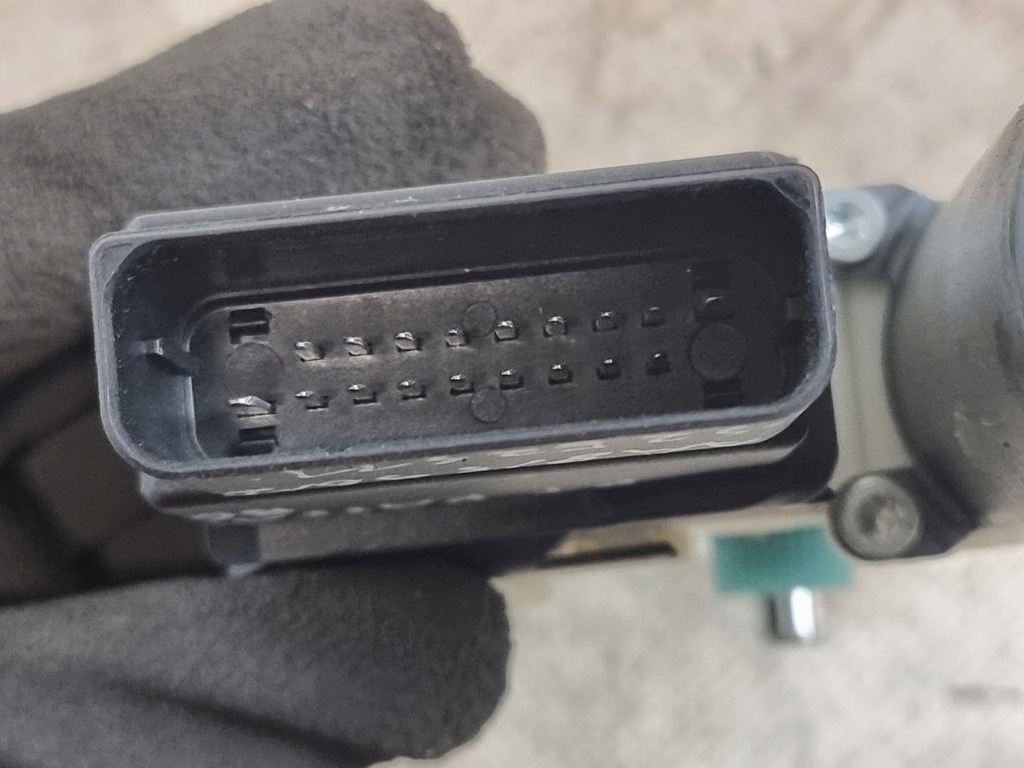 фото №10, Моторчик стекло правый задняя оригинальный номер 3c9959704 vw passat b6 06r