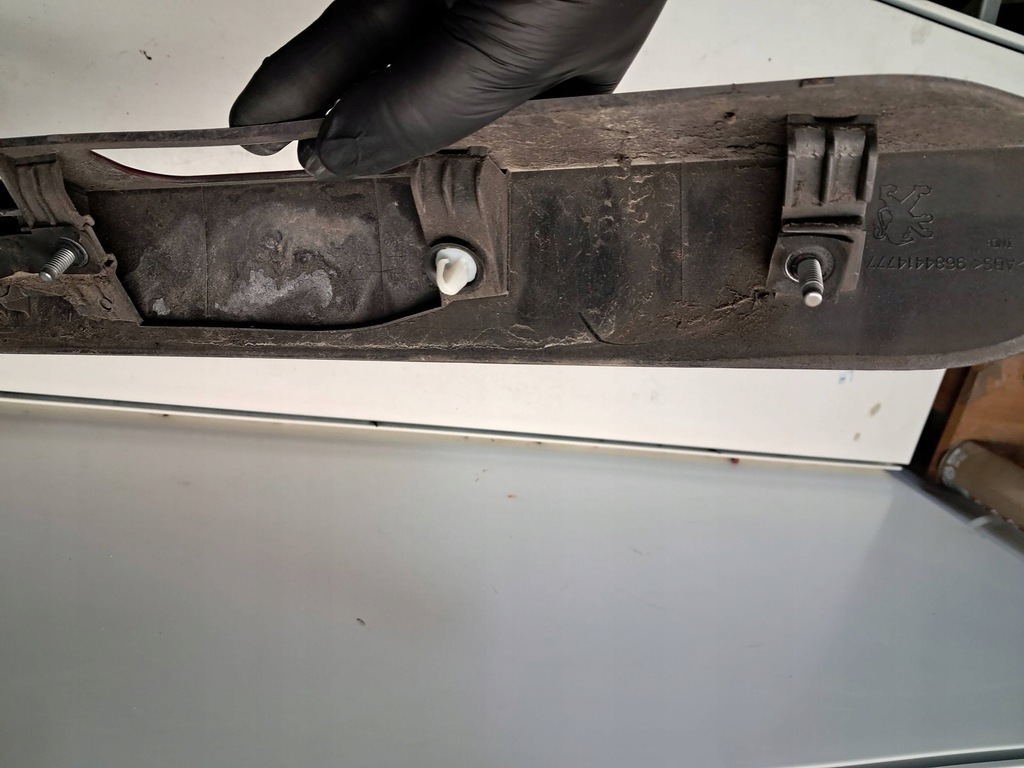 фото №7, Peugeot 5008 накладка задній кришки багажника + мікровимикач