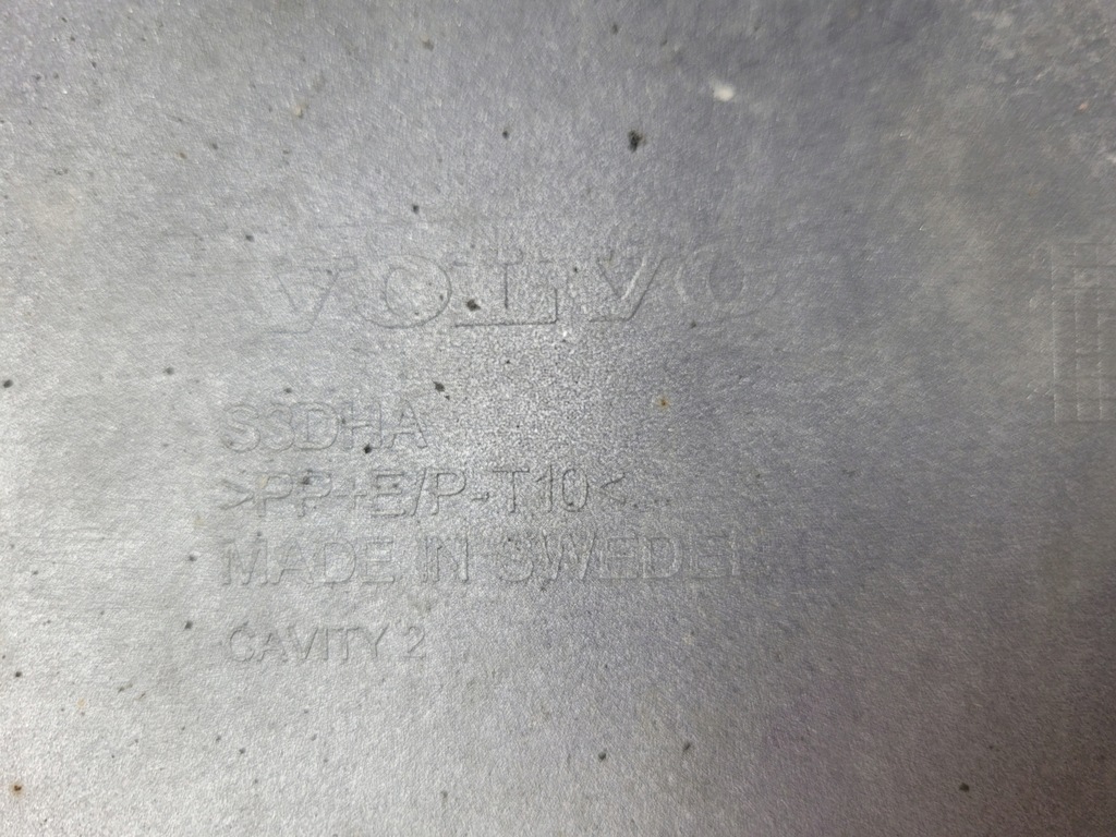 фото №11, Volvo xc40 2020r молдинг накладка бампера