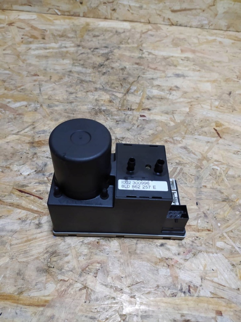 фото №1, Audi a4 b5 помпа центрального замка 8l0862257e