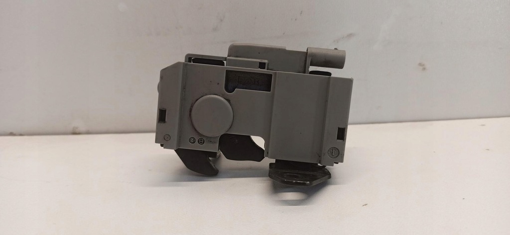 фото №1, Mercedes w205 замок капот a2048704458