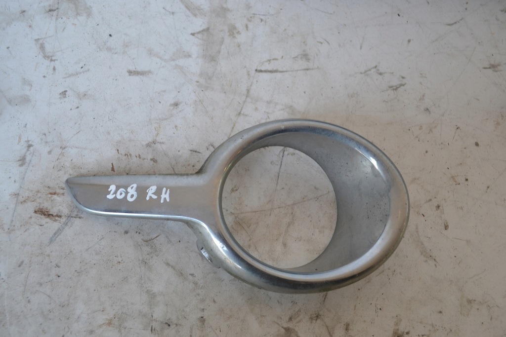 фото №1, Peugeot 208 рамка молдинг противотуманной фары правая