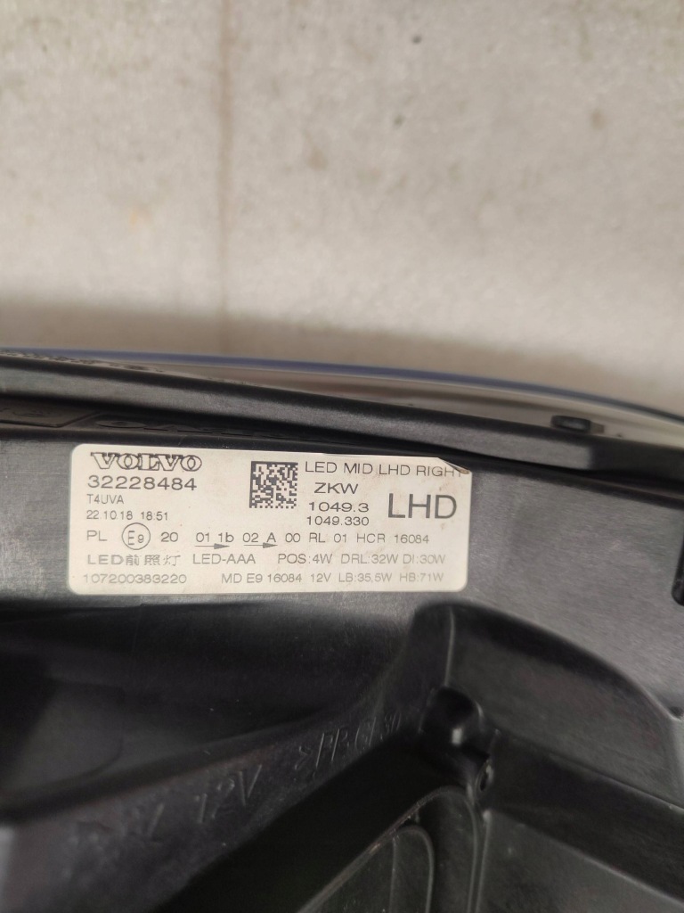 фото №6, Volvo v40 mid led перед сторона права 32228484