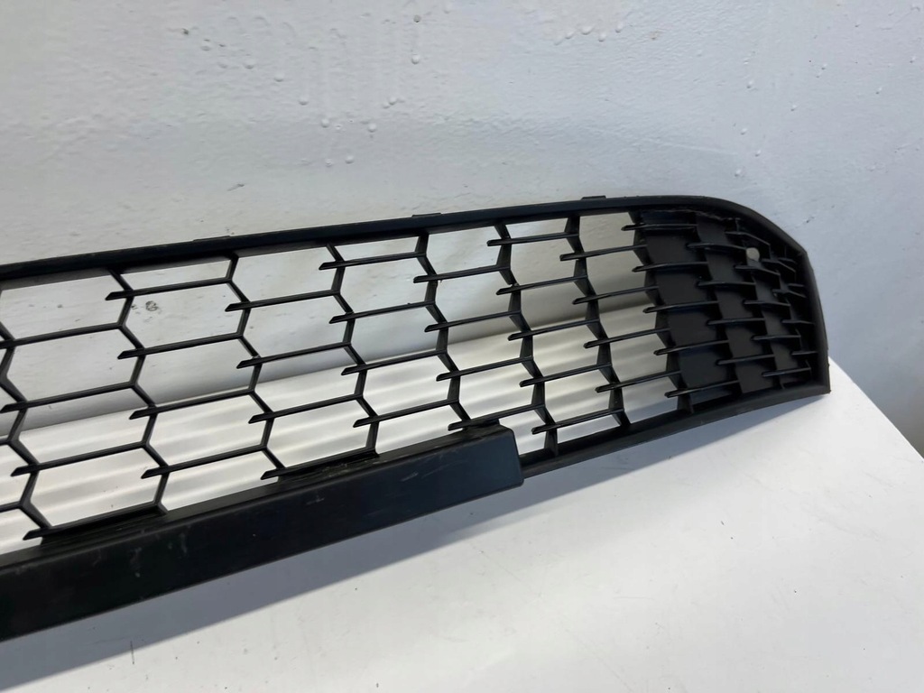 фото №7, Skoda fabia iv средняя решётка бампера перед передняя