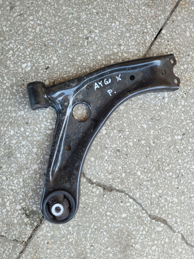 фото №1, Рычаг правый перед toyota aygo x yaris cross