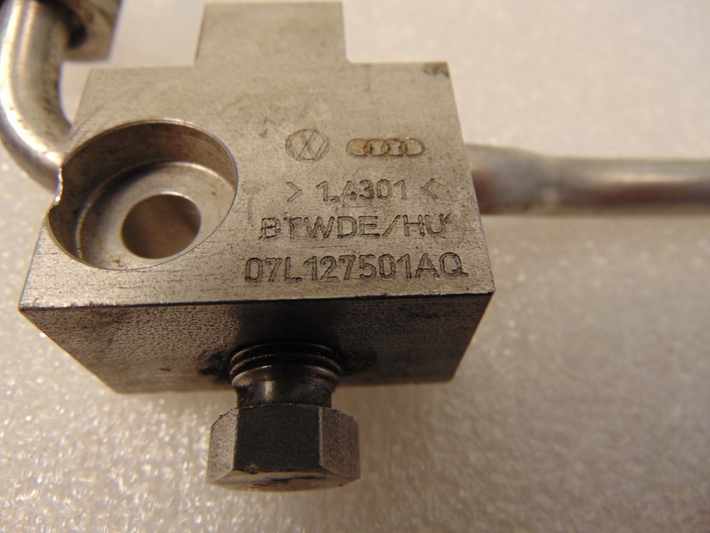 07l127501aq труба патрубок шланг пального 5.2 fsi audi Оригінал