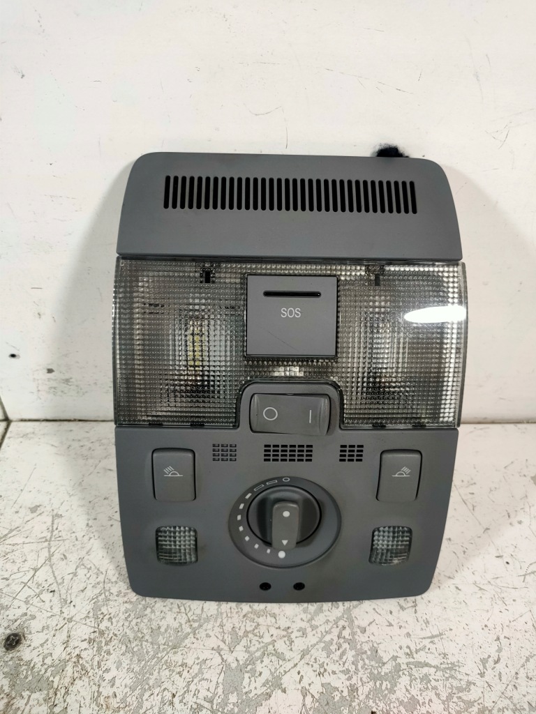 фото №1, Лампа салона потолочный audi a4 b6 8e0947135ad aqua hell