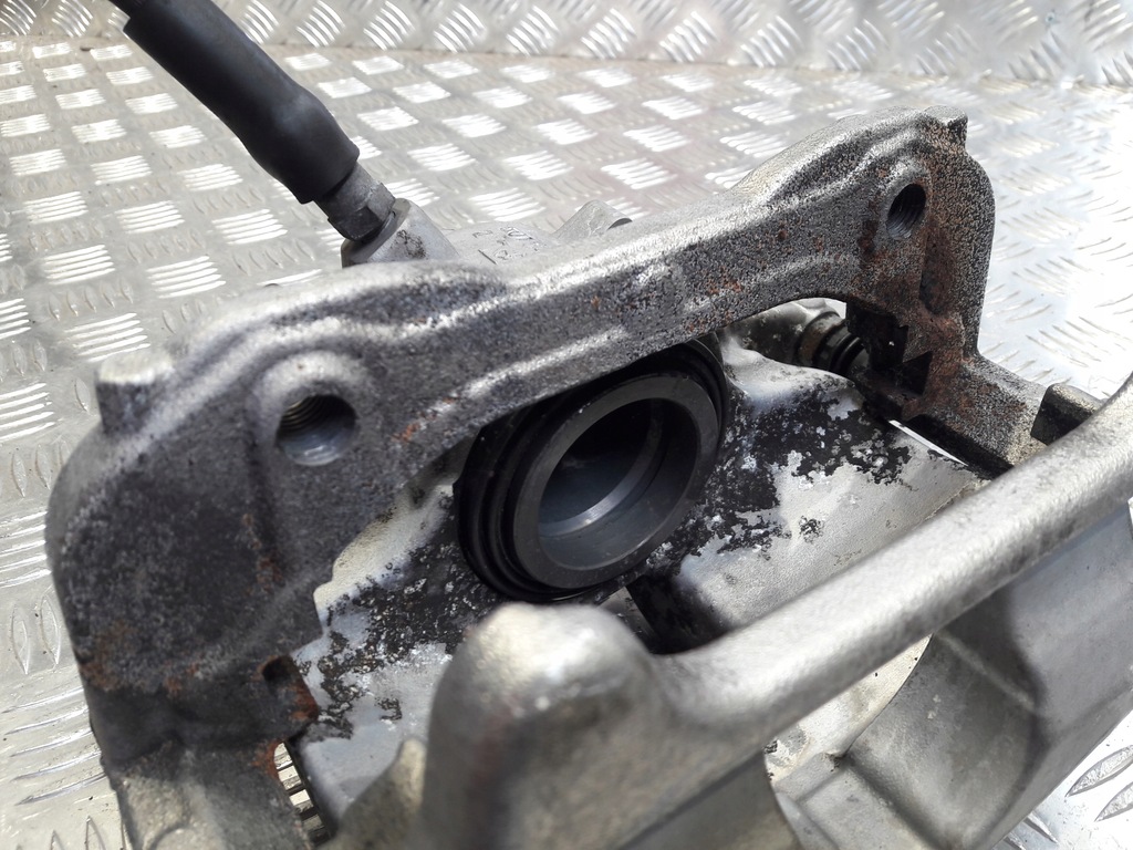 фото №9, Mercedes e w213 2017r супорт гальмівний перед