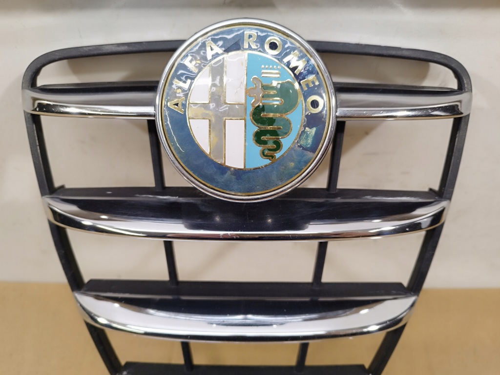 Решётка радиатора решётка радиатора бампера передний alfa romeo mito 156078532 Оригинал