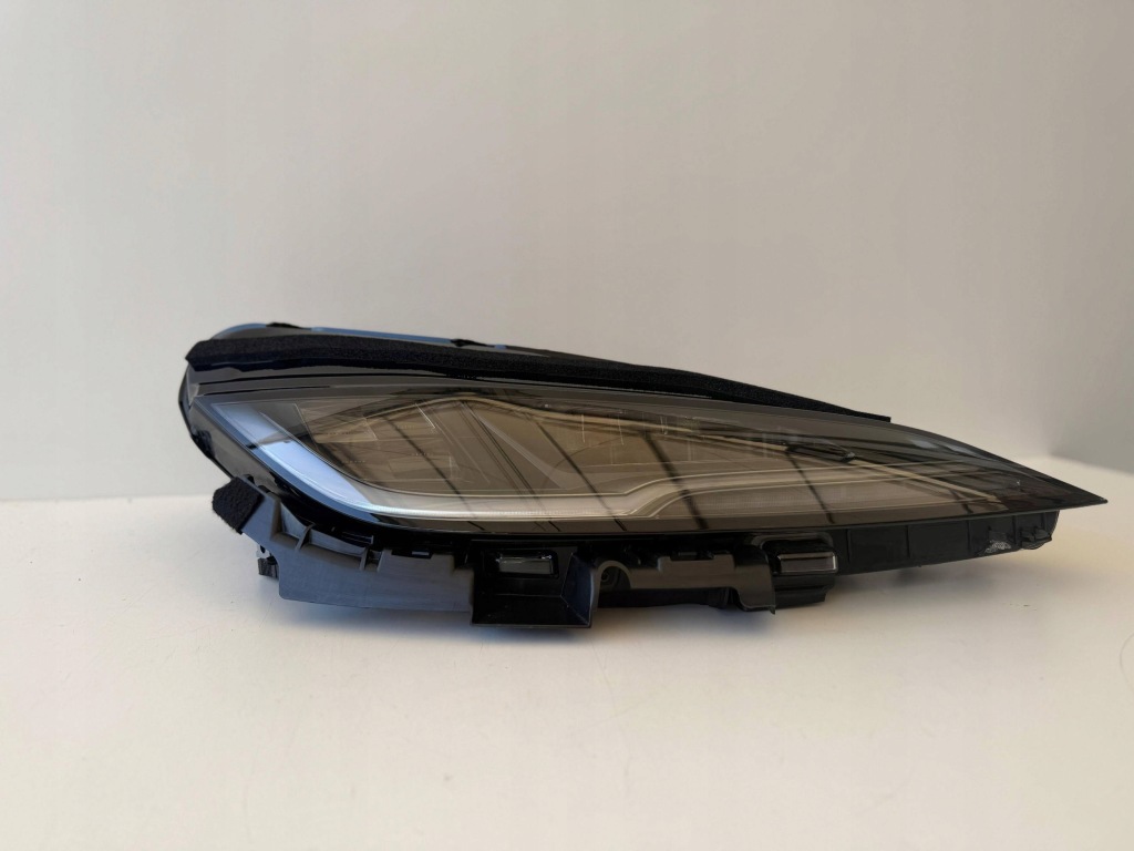 Купити Tesla 3 highland фара правий перед 1760889-00-f оригінал