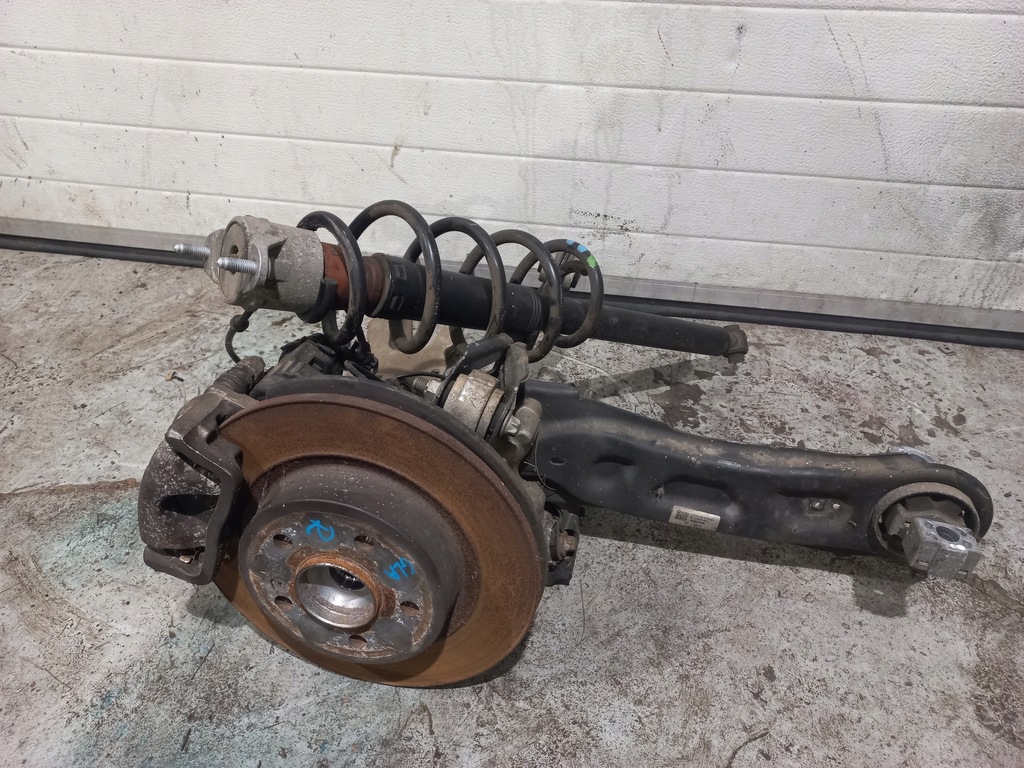 фото №1, Поворотный кулак задняя задняя правая комплектная mercedes gla 4 matic w156 x156