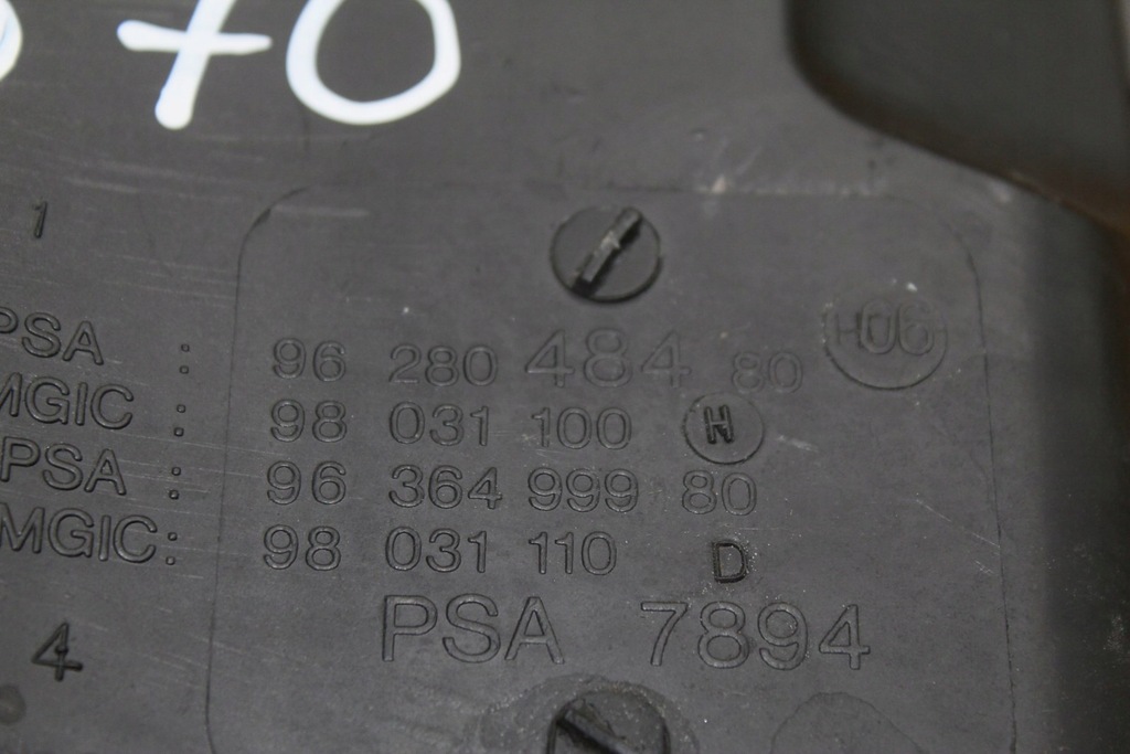 фото №8, Корпус фильтра воздуха peugeot 607 2.2b 96280484