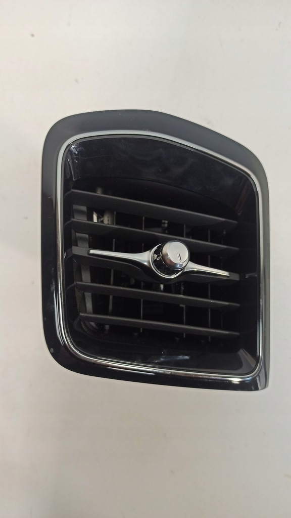 фото №1, Volvo v60 решітка обдув консолі ліва 31477272