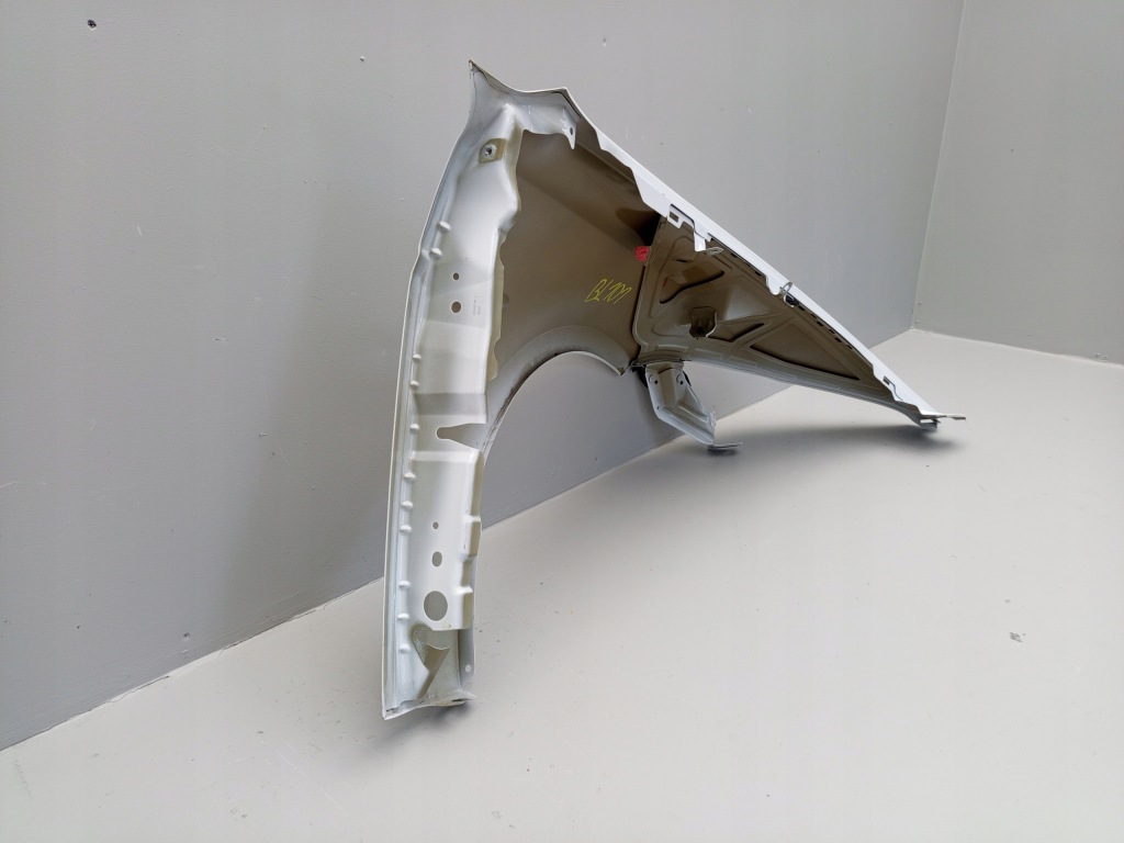 Tesla 3 3 2024- крило передній ліве перед передній = Київ