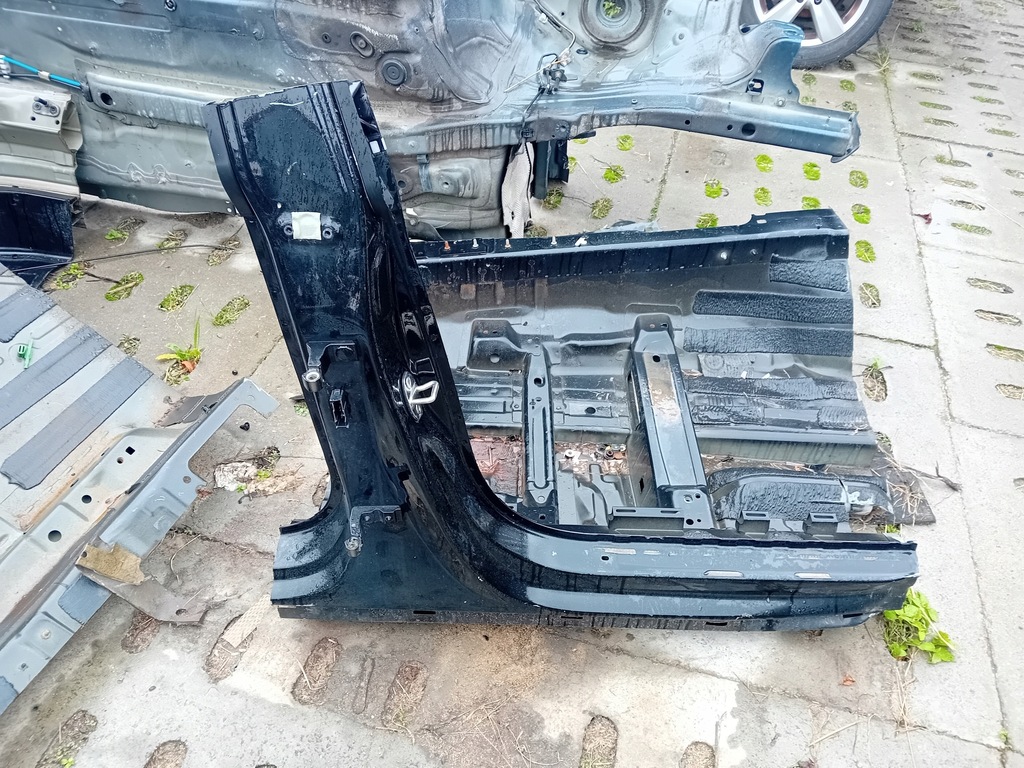 фото №1, Audi a5 8w 5 дверь блок двигателя правый средний порог