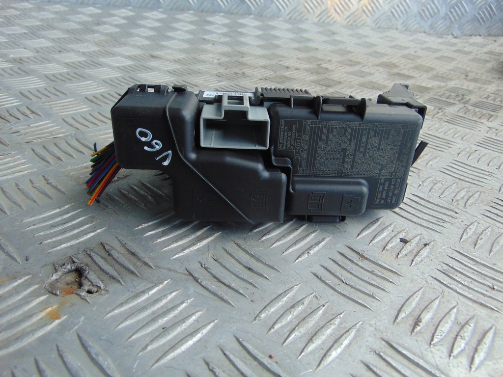 фото №1, Volvo v60 корпус коробка предохранителей 10-