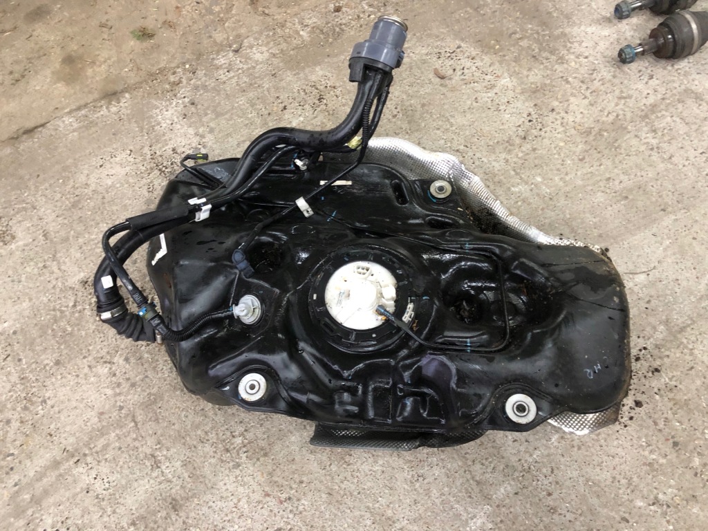 фото №8, Toyota c-hr бак bak пального 77100-f4010