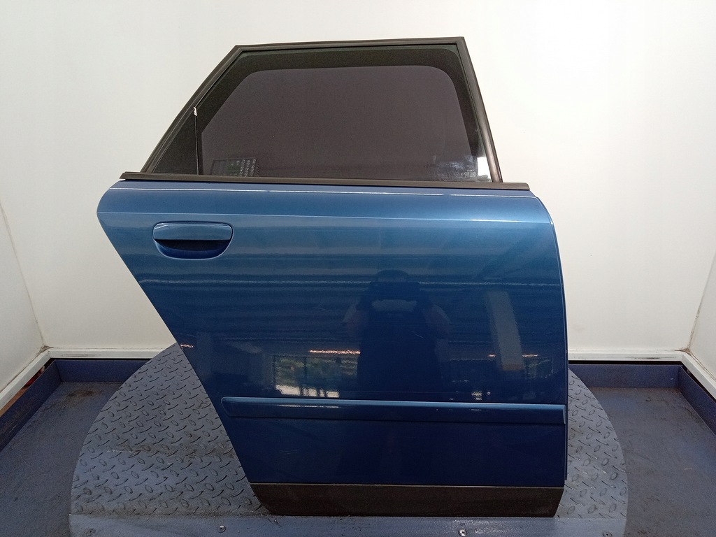 фото №1, Audi a4 b6 avant дверь задняя правое задние lz5w