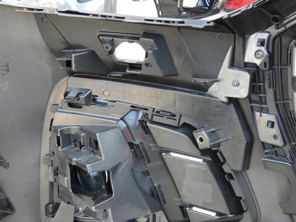 Бампер, решётка , решётка радиатора, решётки audi q-5 80a рестайлинг  s-line Недорого