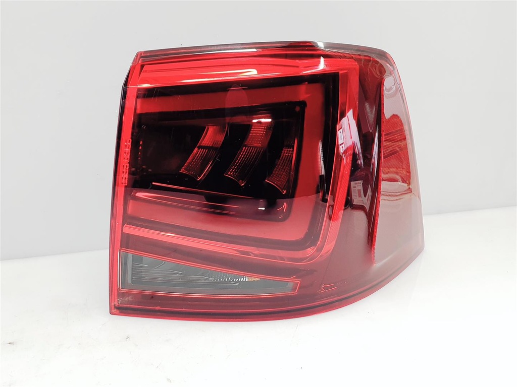 фото №1, Seat alhambra ii lift 7n5 лампа задня led europa !!!