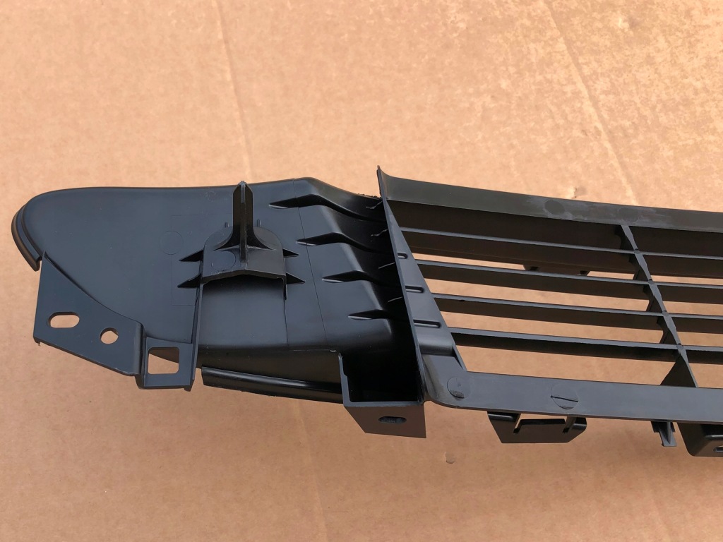 Решітка dół бампера передній 1085927-01-d 1085927-00-d tesla model 3 lift Київ