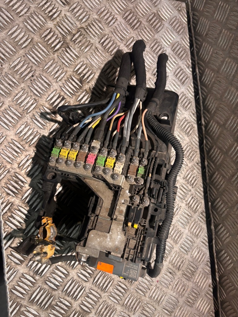 Корпус основание аккумулятор peugeot 508 1 9686709280 в Украине