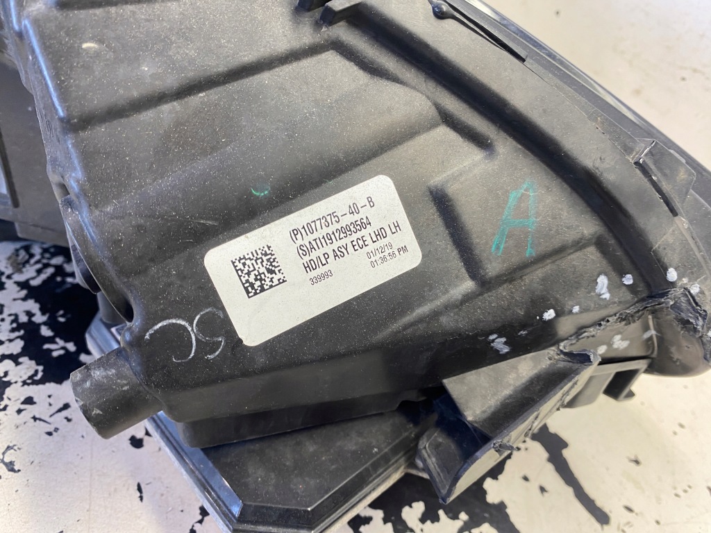 Tesla 3 фара лівий перед full led 1077375-40-b Київ