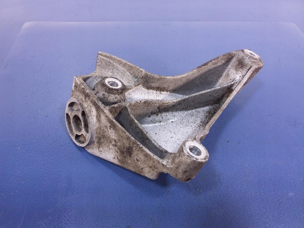 фото №8, Audi a8 d2 2.8 v6 кронштейн коробки левая 4d0399107a