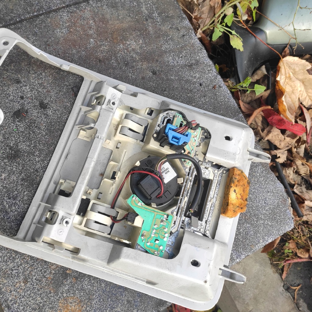 фото №5, Лампа освещение потолочный vw jetta 1k0947133a