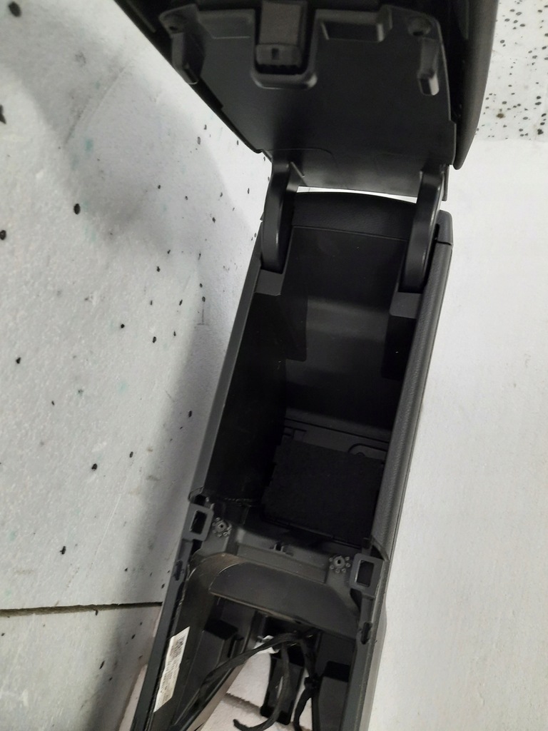 фото №7, Подлокотник средний кожа mercedes gla x156