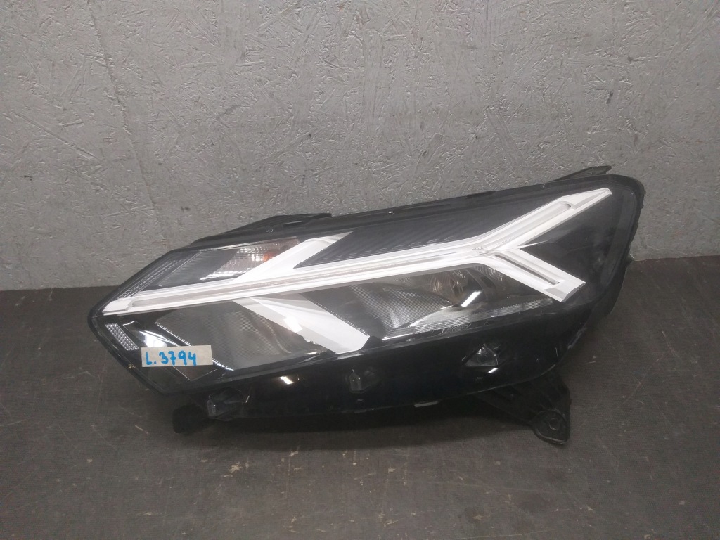 фото №1, Лампа перед левая dacia sandero iii 3 jogger led 260601750r