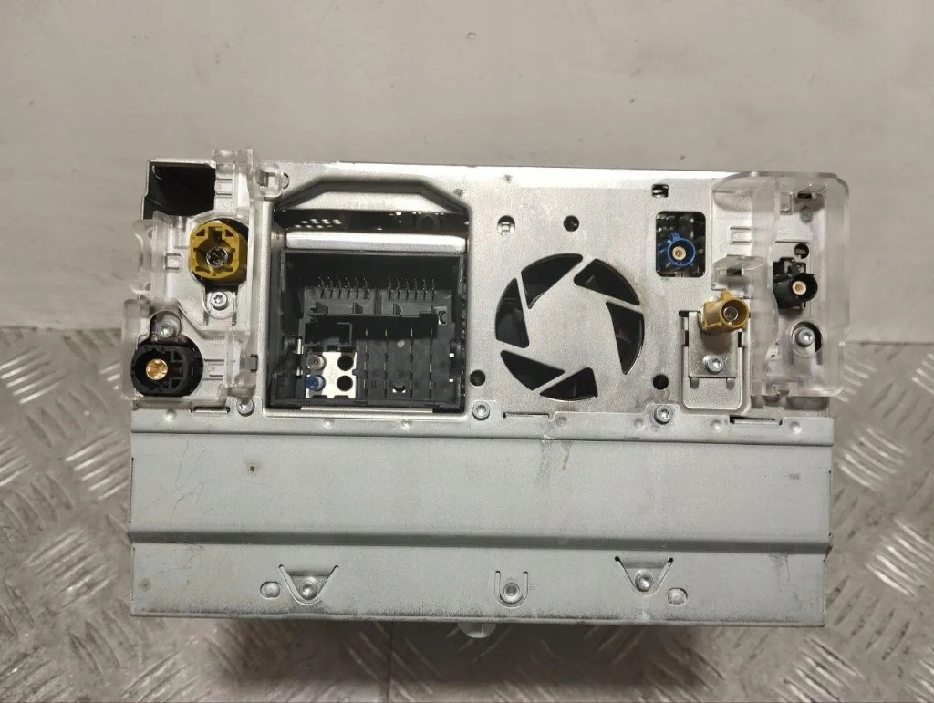 Радио без навигации porsche cayenne 92a 7pp919193de бензиновый 220kw 2016 с Разборки