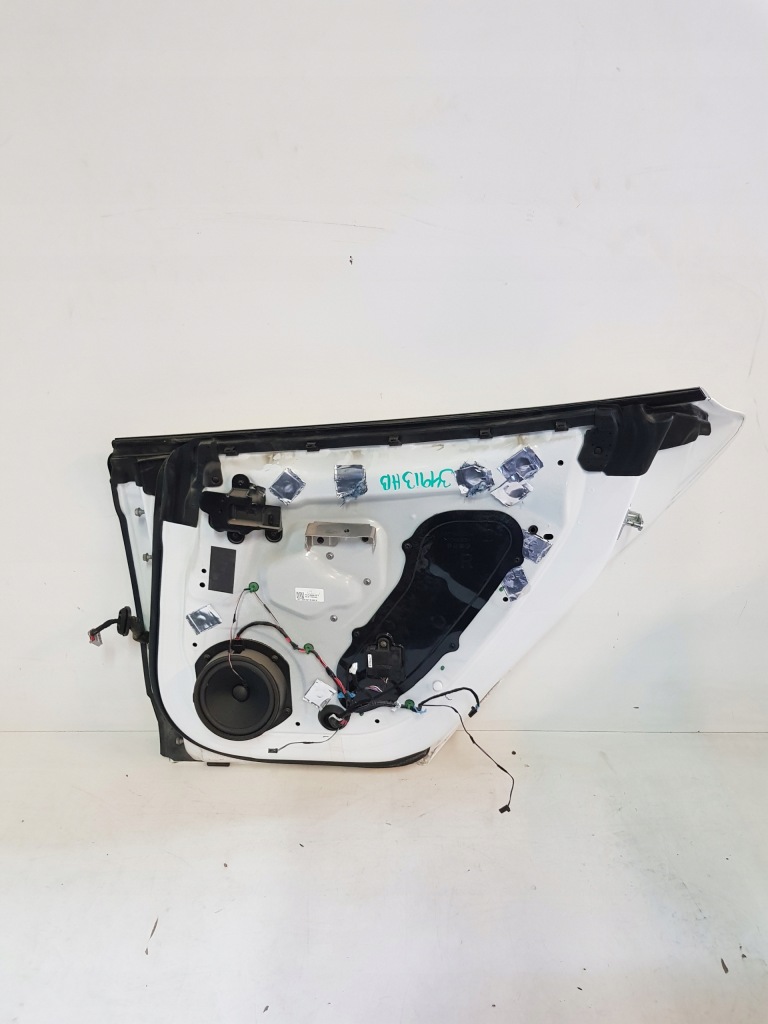 Купить Tesla s рестайлинг  дверь правый  задняя white перламутр