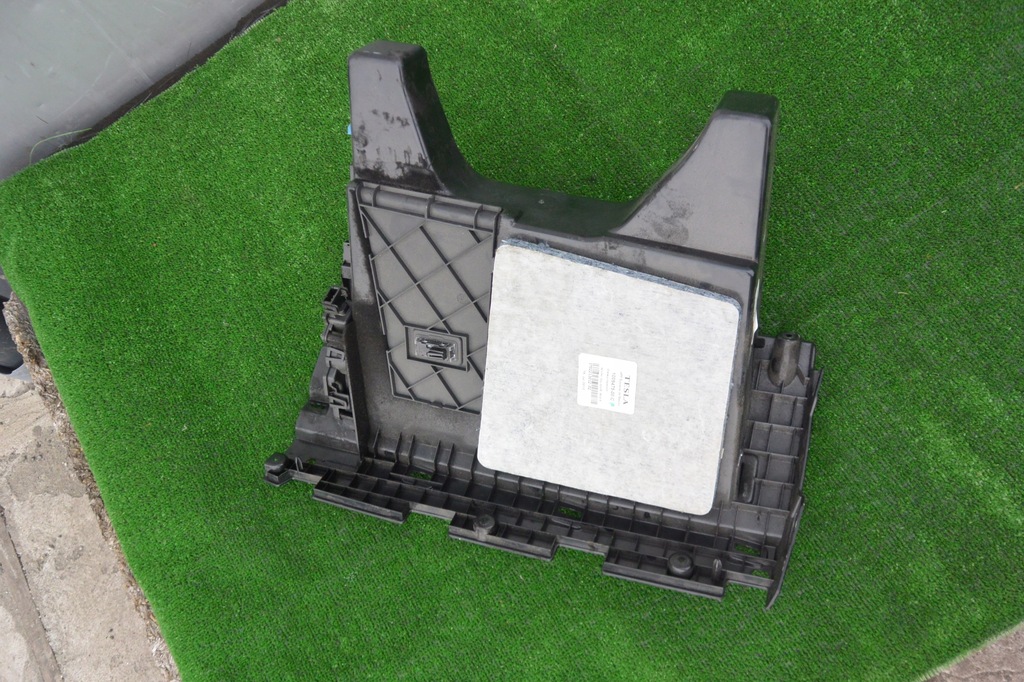 фото №7, Бардачок пасажира tesla model s 12-16 eu