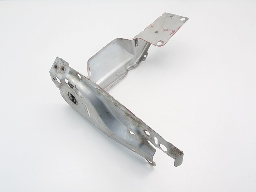 Крюк засов замок капот правая  audi 80 b4 2.0 Цена