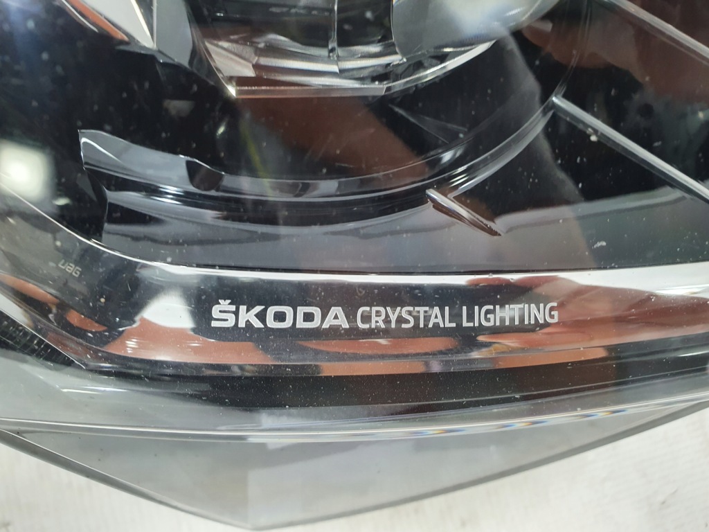 фото №16, Skoda superb 3 iii 19- лампа full led правый перед