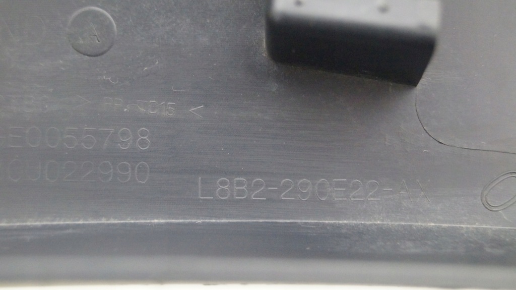 фото №8, Land rover defender l8b2 молдинг крыла правая задняя