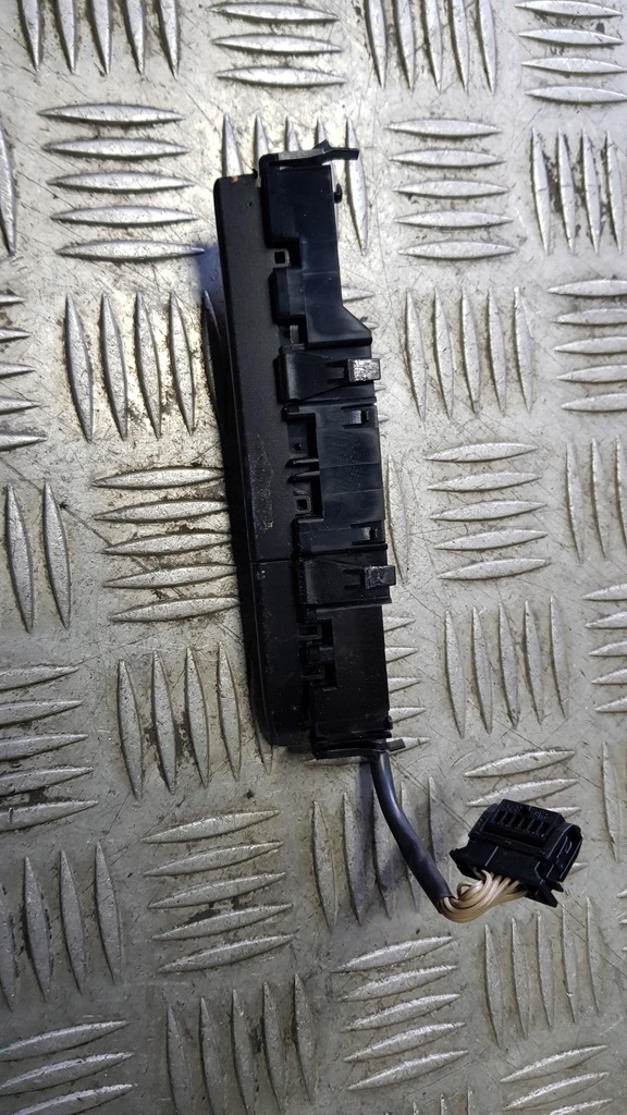 фото №2, Mercedes w211 кнопка радио taxi 2118214251