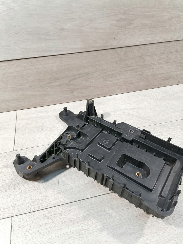 Vw audi основание корпус аккумулятор 1k0915325a Киев